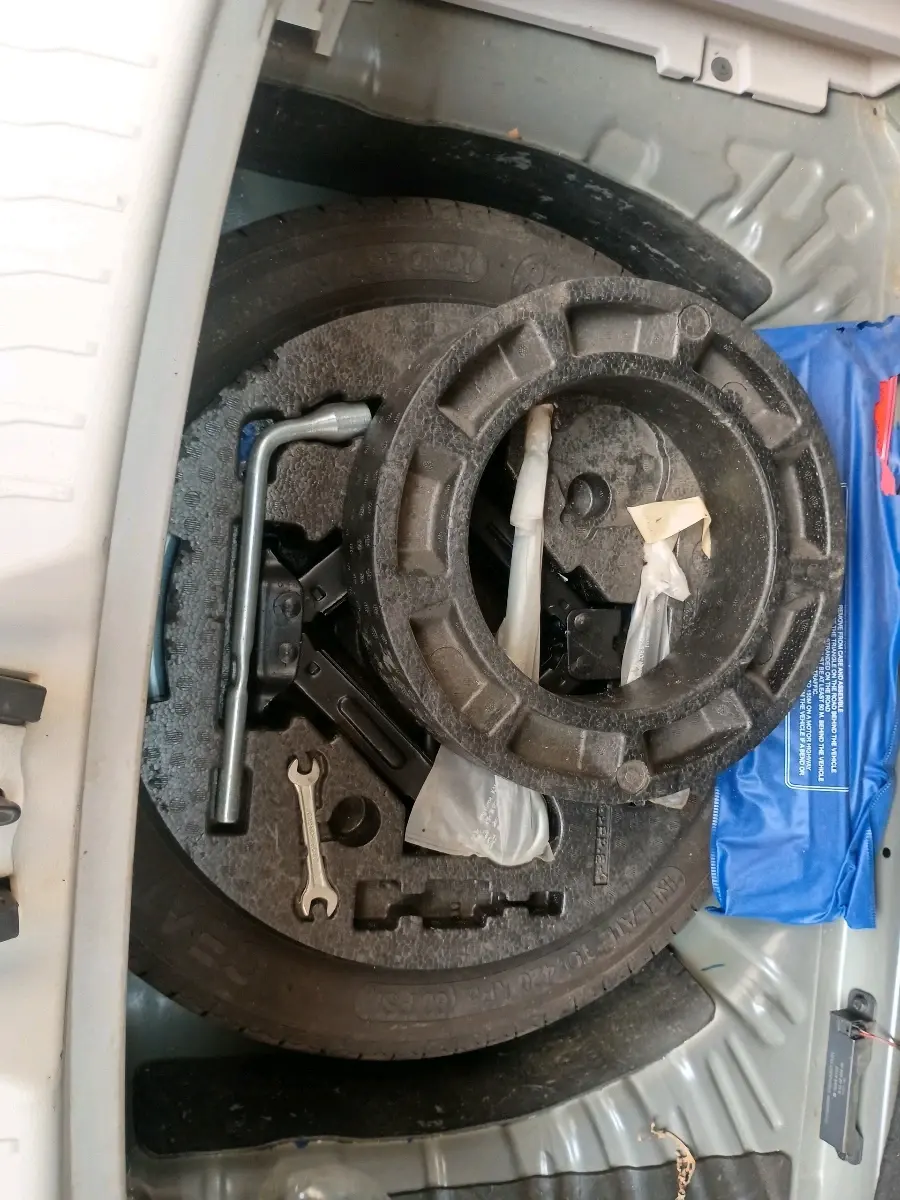 2023 Mahindra XUV300 W8 1.5 DIESEL, Diesel, Manual, 9,410 km, tyre