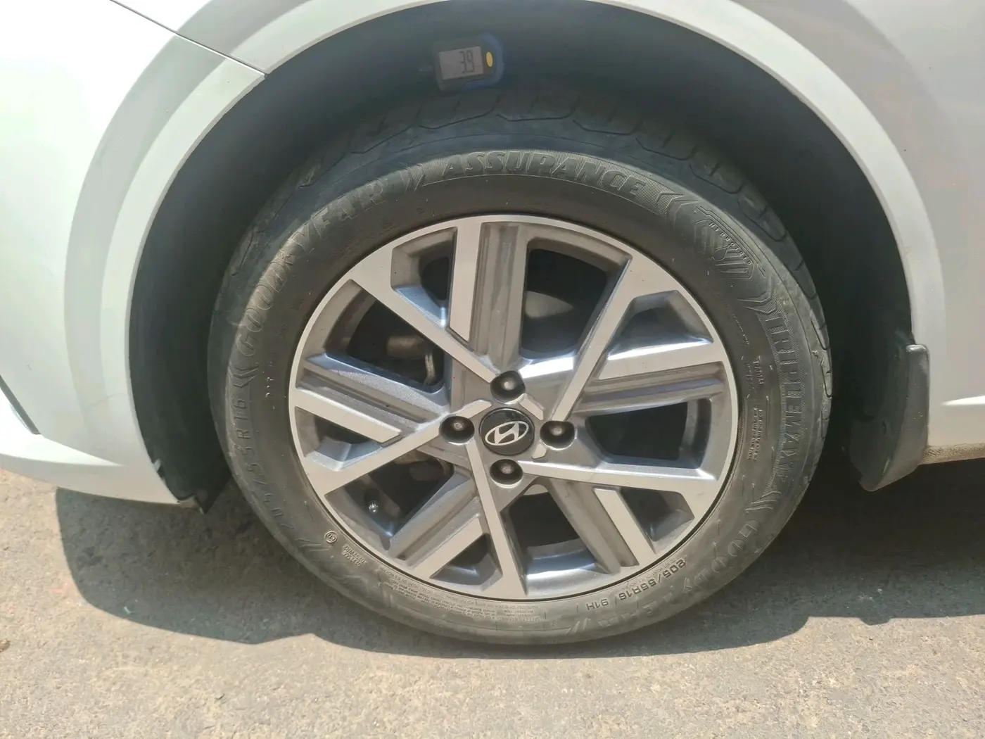 2023 Hyundai Verna SX(O) 1.5 MPI IVT , Petrol, Automatic, 35,804 km, tyre