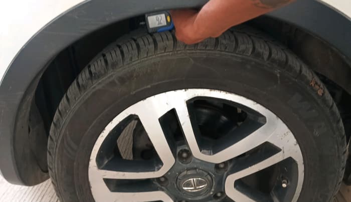 2017 Tata Hexa XT 4X2 7 STR, Diesel, Manual, 2,16,839 km, tyre