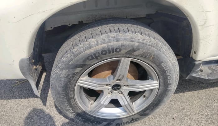 2017 Mahindra Scorpio S6 PLUS 1.99 INTELLI-HYBRID, Diesel, Manual, 1,03,732 km, tyre