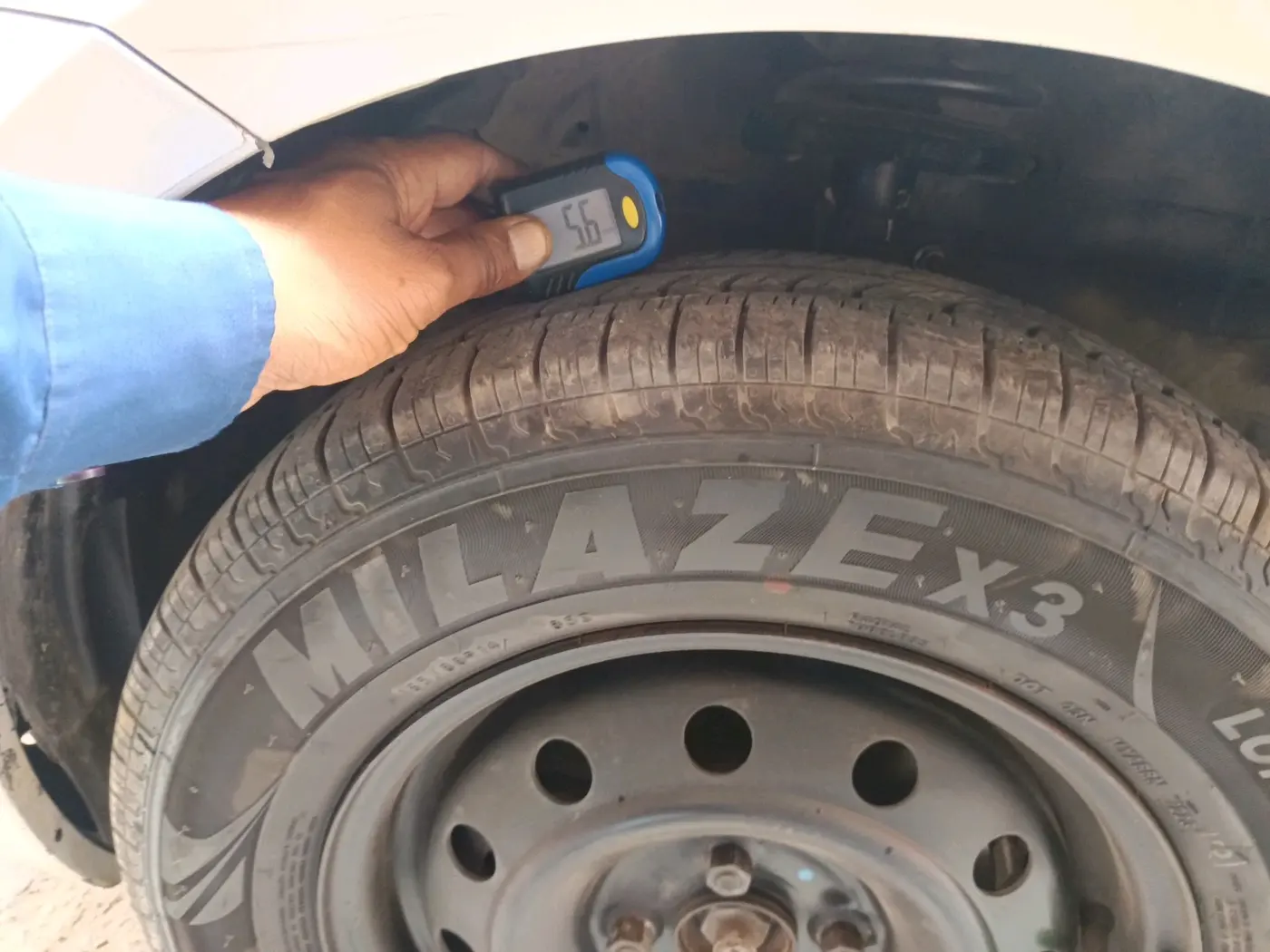 2015 Maruti Swift VXI, Petrol, Manual, 80,183 km, tyre