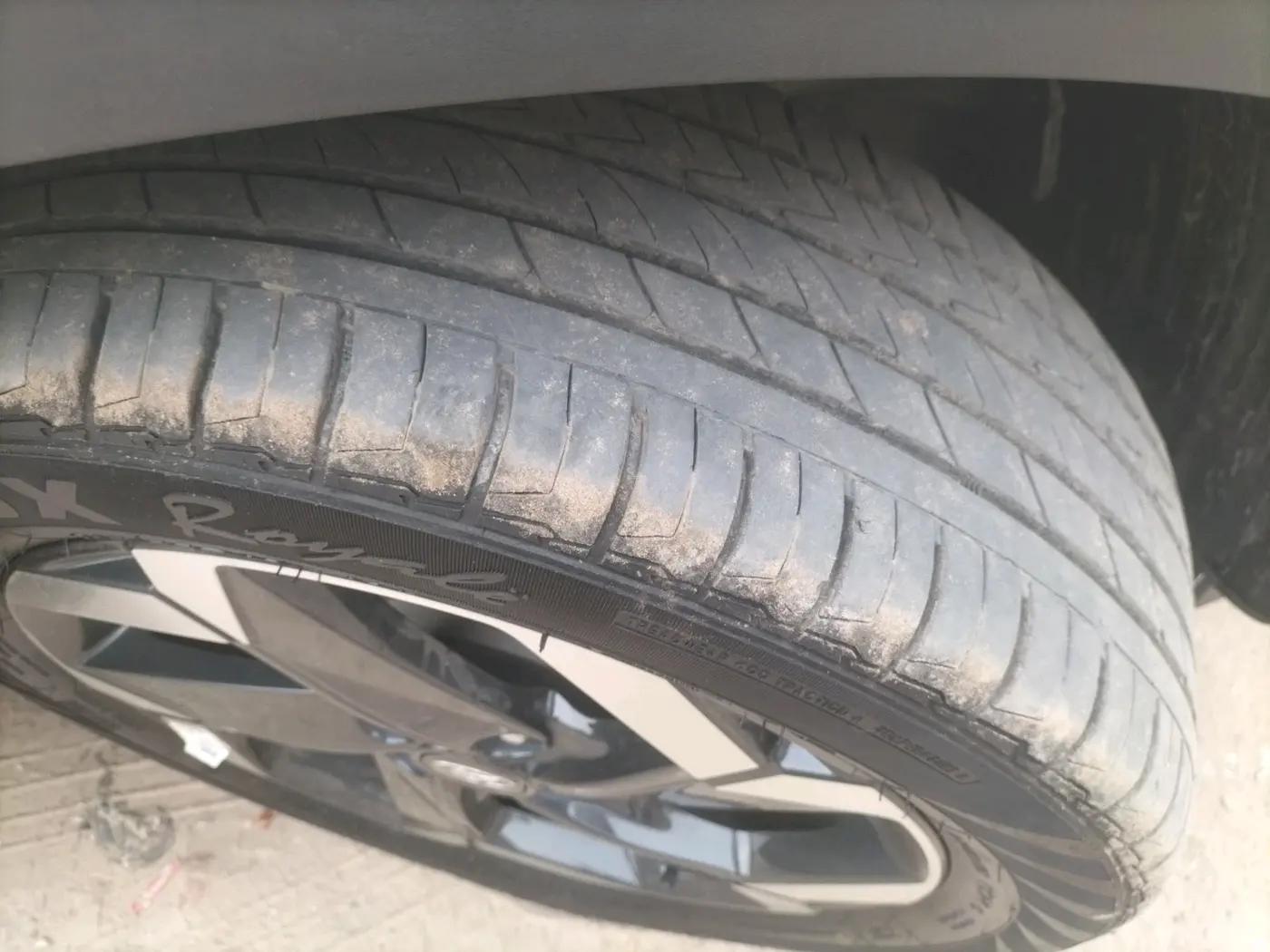 2024 Hyundai ALCAZAR  SIGNATURE (O) DCT 1.5 PETROL 7STR, Petrol, Automatic, 16,888 km, tyre
