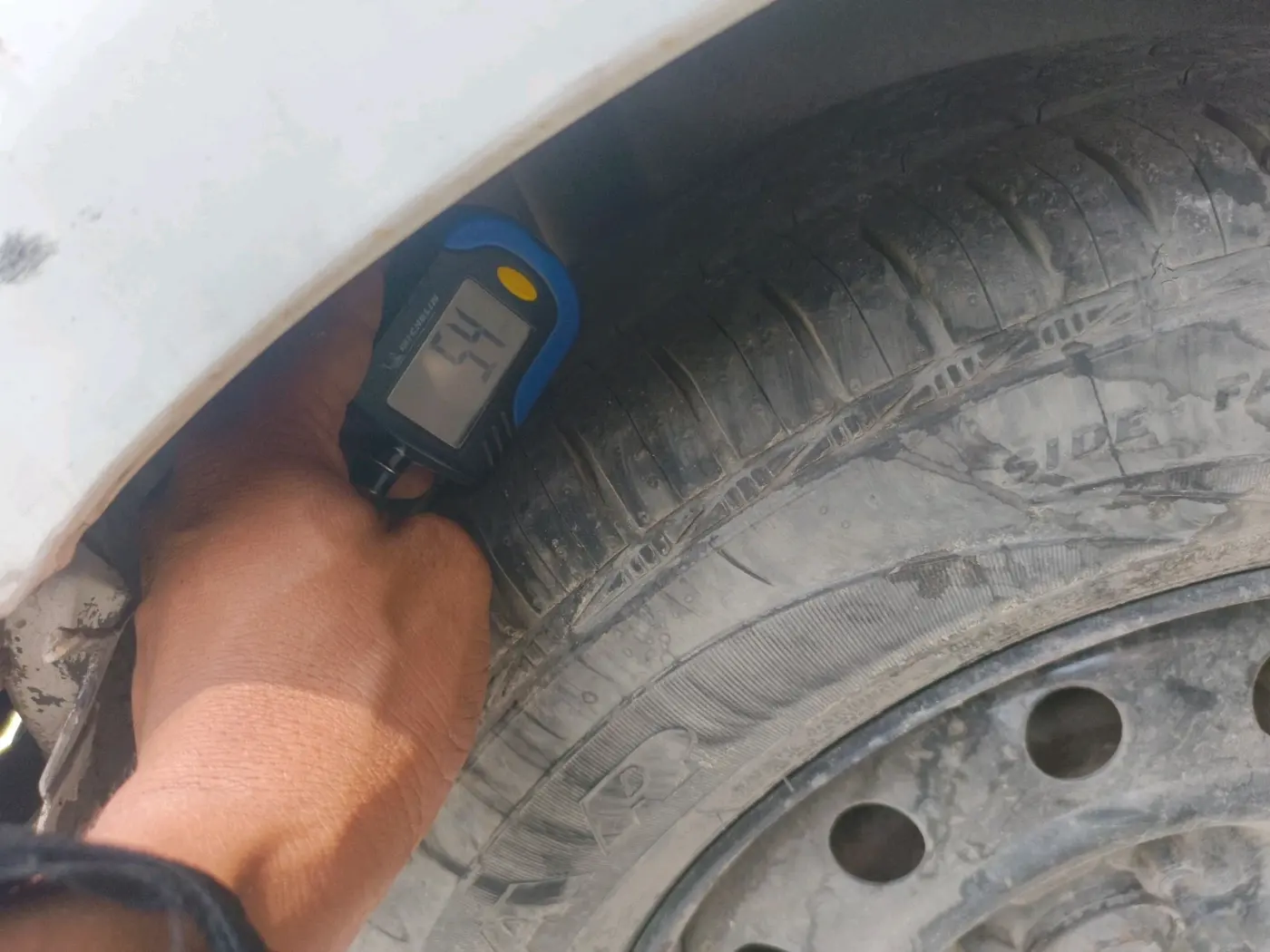 2011 Maruti Ritz VXI, Petrol, Manual, 1,72,974 km, tyre