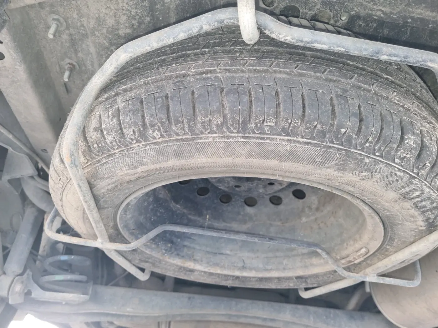 2021 Maruti Ertiga ZXI SHVS, CNG, Manual, 96,601 km, tyre