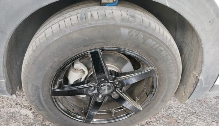2025 KIA CARENS Gravity 1.5 Petrol MT, Petrol, Manual, 10,372 km, tyre