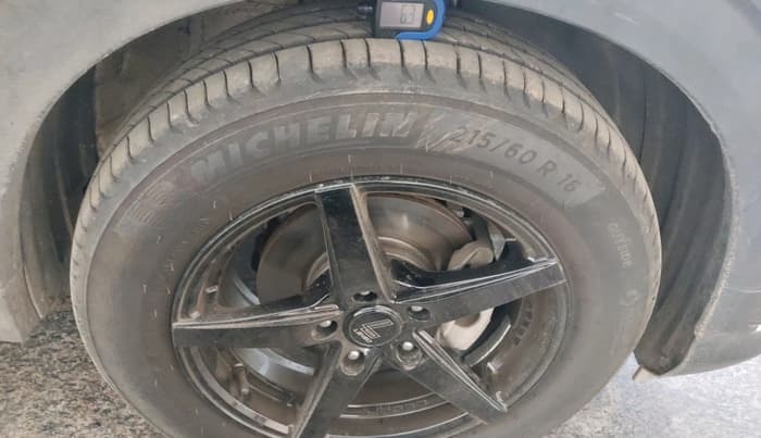 2025 KIA CARENS Gravity 1.5 Petrol MT, Petrol, Manual, 10,372 km, tyre