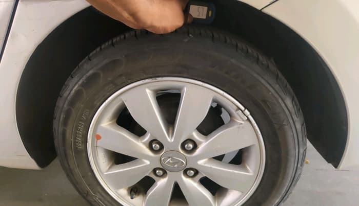 2015 Hyundai Xcent S (O) 1.2, Petrol, Manual, 91,354 km, tyre