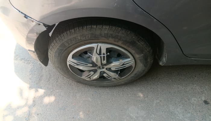2014 Maruti Swift VXI, Petrol, Manual, 1,63,534 km, tyre