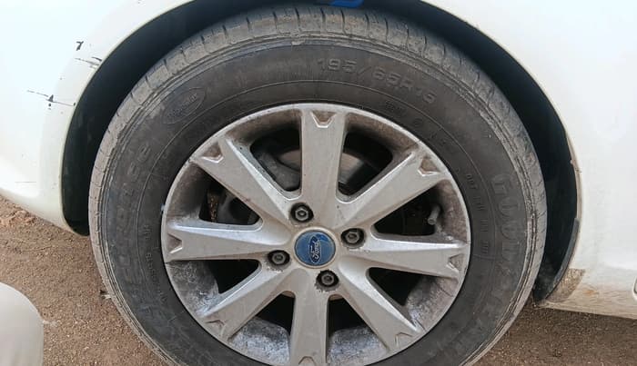 2012 Ford Fiesta TITANIUM DIESEL, Diesel, Manual, 77,574 km, tyre