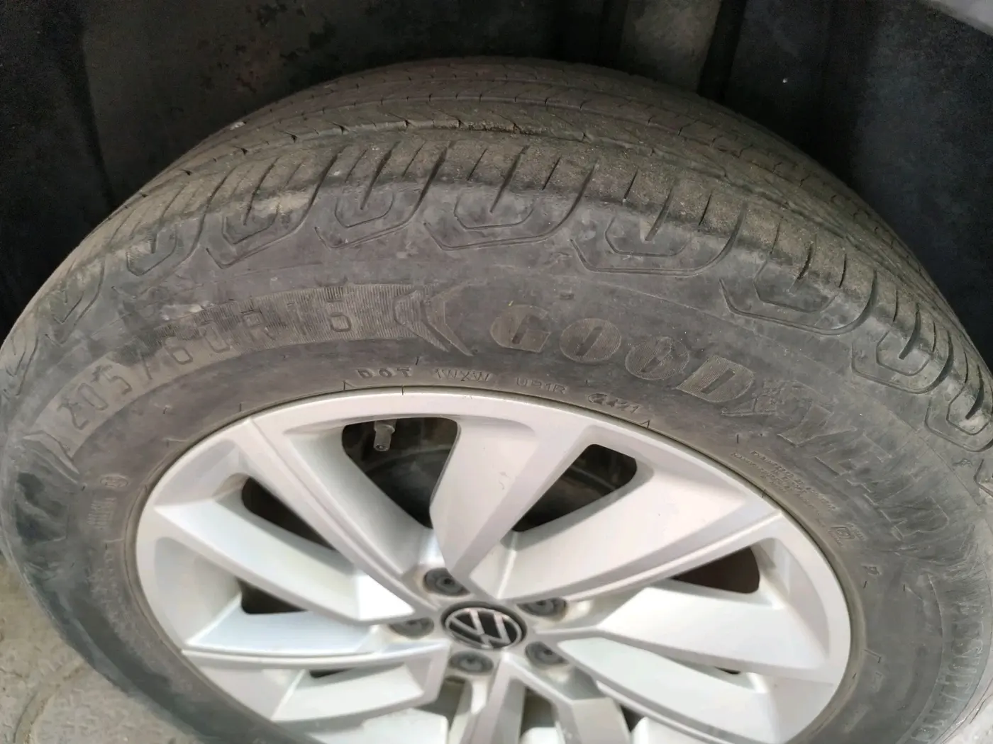 2022 Volkswagen TAIGUN GT 1.5 TSI MT, Petrol, Manual, 24,414 km, tyre