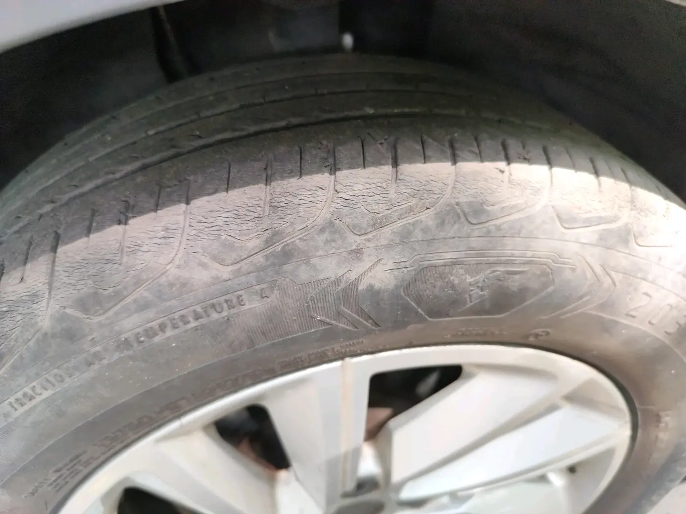 2022 Volkswagen TAIGUN GT 1.5 TSI MT, Petrol, Manual, 24,414 km, tyre