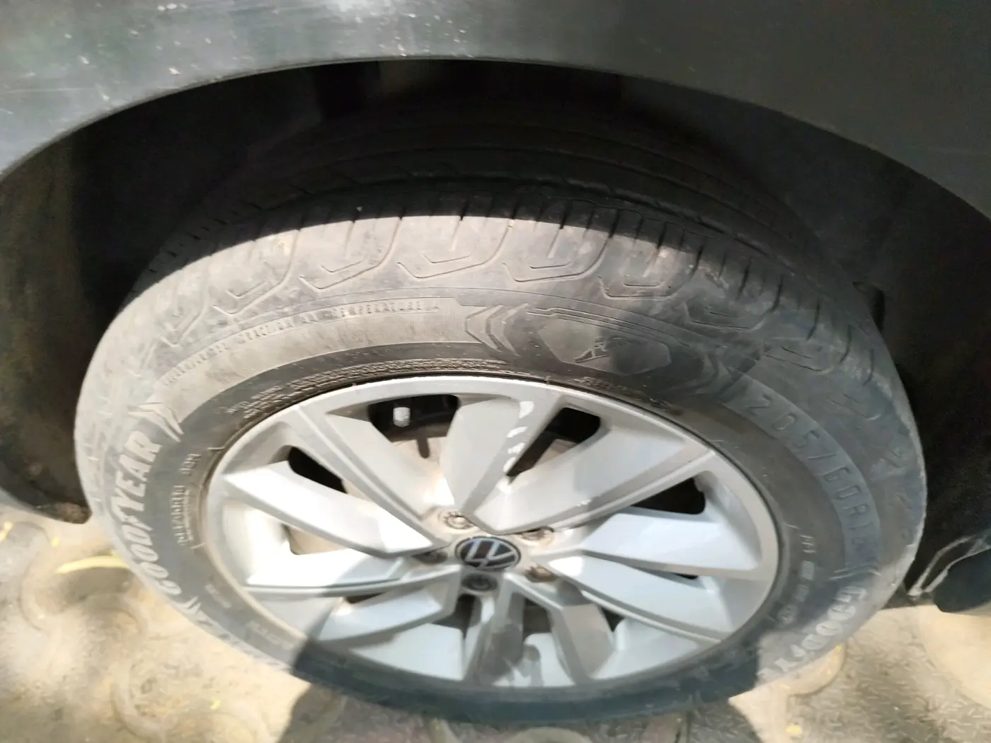 2022 Volkswagen TAIGUN GT 1.5 TSI MT, Petrol, Manual, 24,414 km, tyre