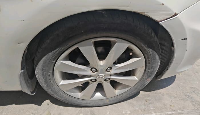2011 Hyundai Verna FLUIDIC 1.6 CRDI SX, Diesel, Manual, 1,35,474 km, tyre