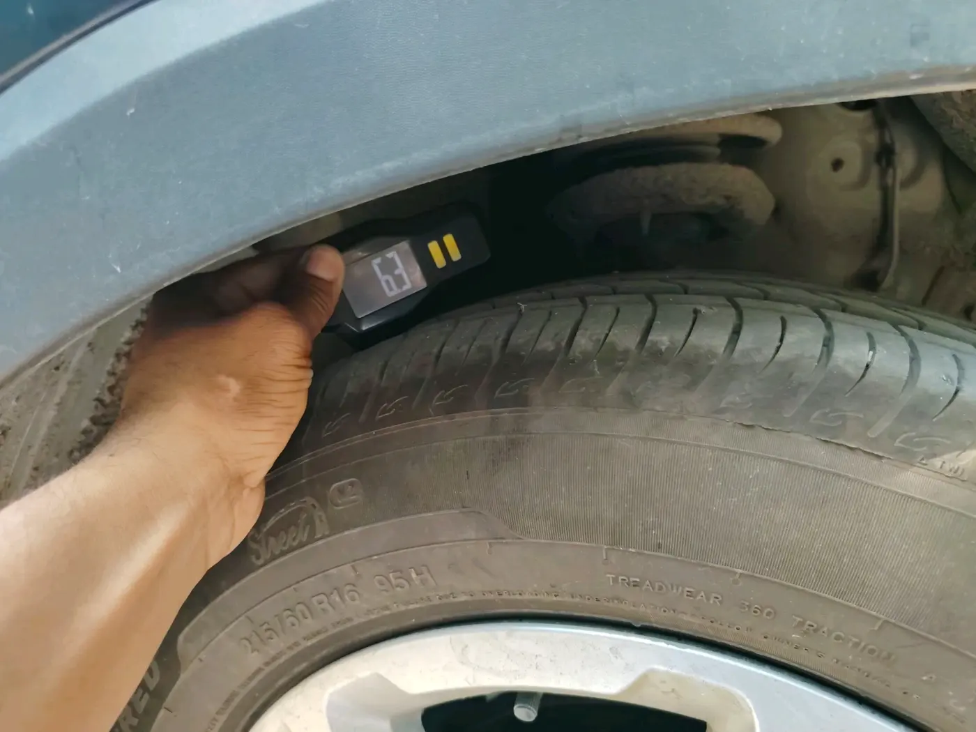 2021 KIA SONET HTK PLUS 1.2, Petrol, Manual, 50,500 km, tyre