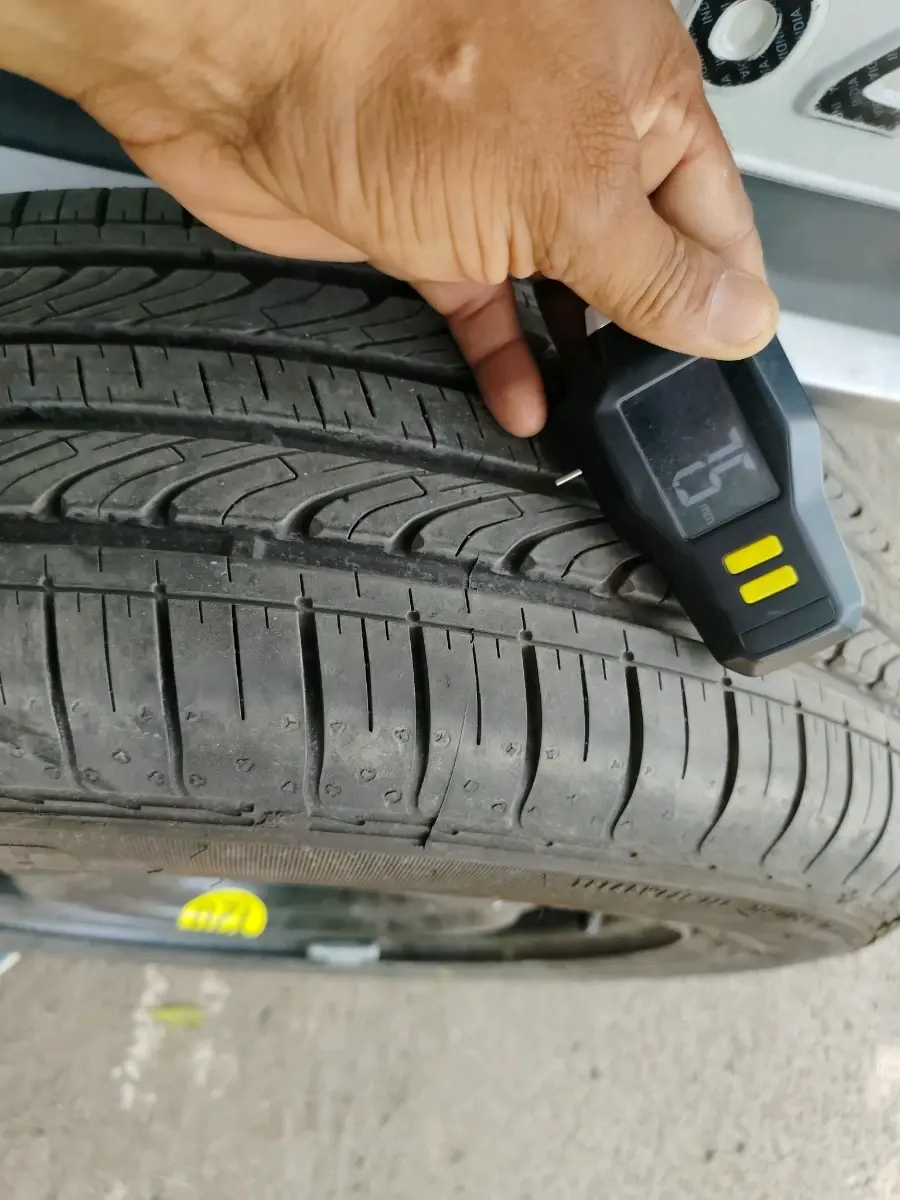 2021 KIA SONET HTK PLUS 1.2, Petrol, Manual, 50,500 km, tyre