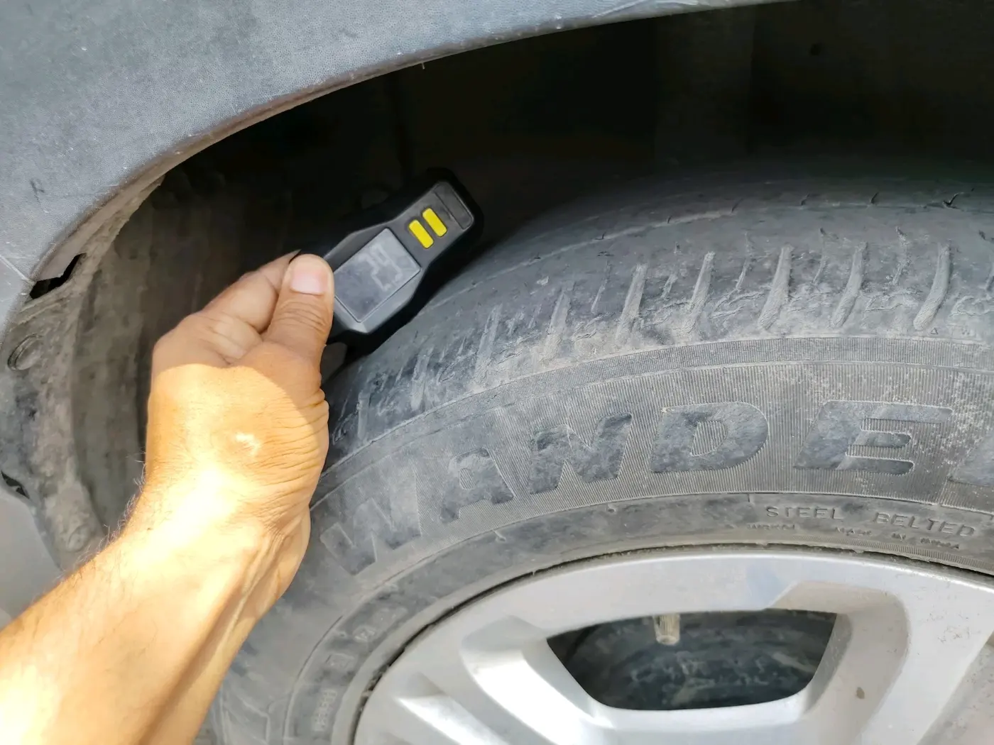 2021 KIA SONET HTK PLUS 1.2, Petrol, Manual, 50,500 km, tyre