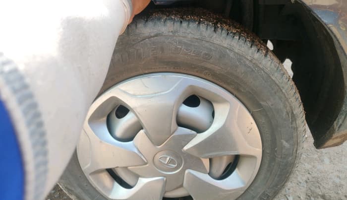 2024 Tata Tiago XE CNG, CNG, Manual, 38,106 km, tyre