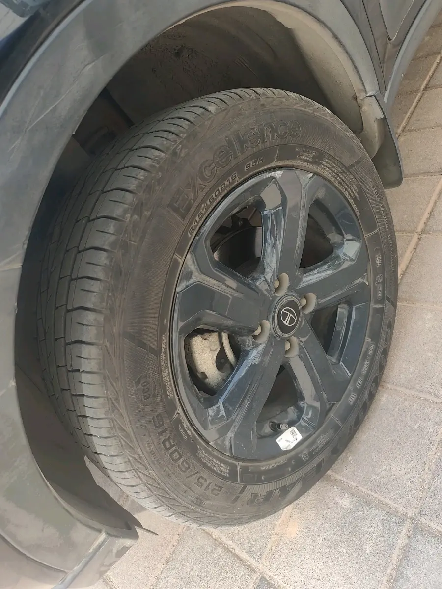 2023 Tata NEXON XZA PLUS SUNROOF DARK PETROL, Petrol, Automatic, 17,028 km, tyre