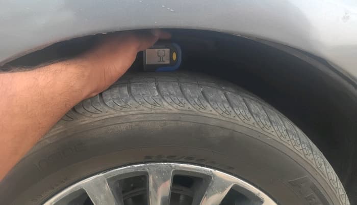 2016 Maruti Ciaz ZXI+, CNG, Manual, 92,803 km, tyre
