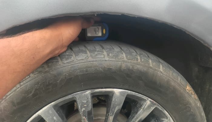 2016 Maruti Ciaz ZXI+, CNG, Manual, 92,803 km, tyre