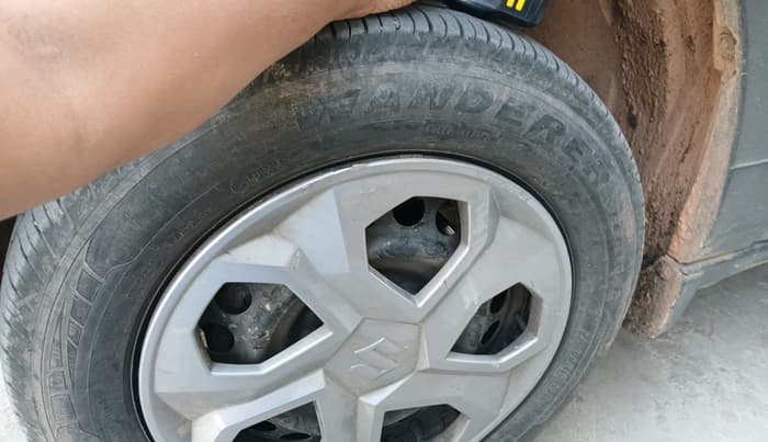 2024 Maruti BREZZA LXI S- CNG, CNG, Manual, 31,973 km, tyre