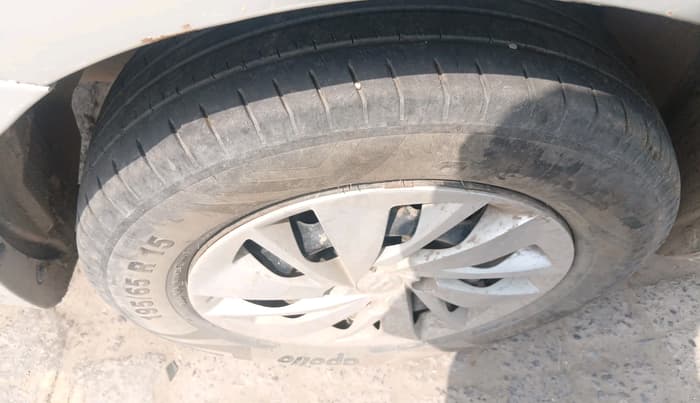 2016 Maruti Ciaz VDI+ SHVS, Diesel, Manual, 2,14,779 km, tyre