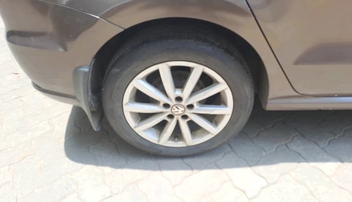 2017 Volkswagen Ameo HIGHLINE PLUS 1.5L AT 16 ALLOY, Diesel, Automatic, 59,994 km, tyre
