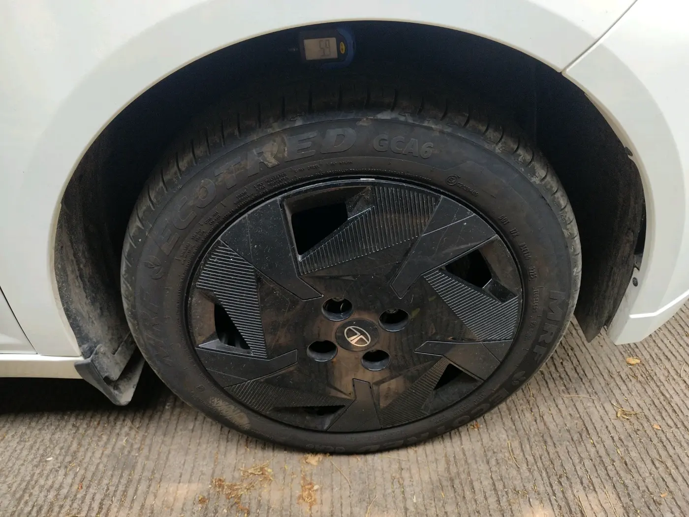 2025 Tata ALTROZ Creative CNG 5MT, CNG, Manual, 2,672 km, tyre