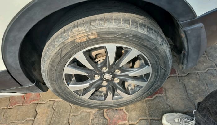 2018 Maruti S Cross ALPHA 1.3, Diesel, Manual, 2,66,076 km, tyre