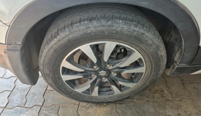 2018 Maruti S Cross ALPHA 1.3, Diesel, Manual, 2,66,076 km, tyre
