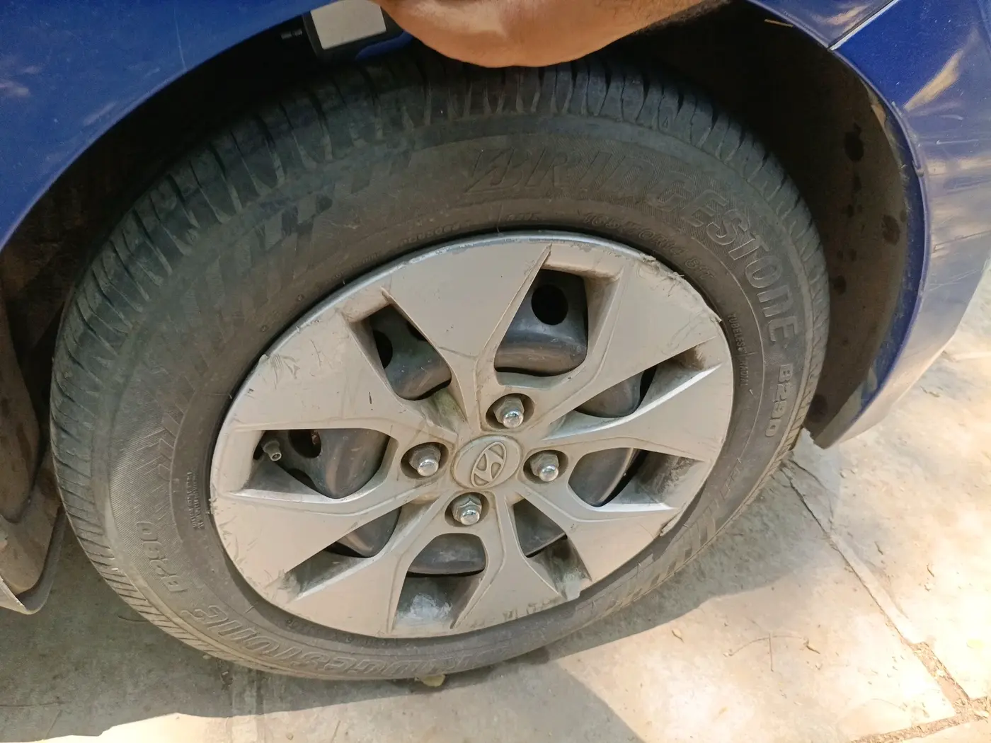 2014 Hyundai Xcent S 1.2, Petrol, Manual, 1,00,000 km, tyre