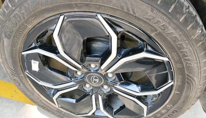 2024 Tata Curvv Accomplished S 1.2 Petrol 7DCA, Petrol, Automatic, 5,901 km, tyre