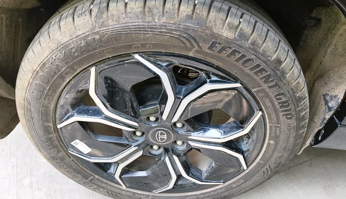 2024 Tata Curvv Accomplished S 1.2 Petrol 7DCA, Petrol, Automatic, 5,901 km, tyre