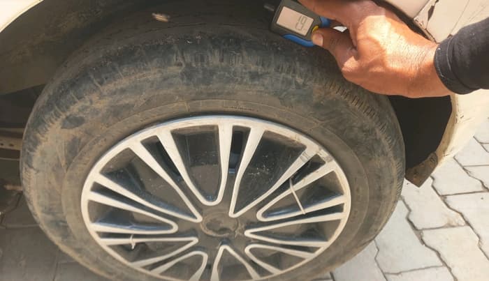 2012 Maruti Wagon R 1.0 LXI CNG, CNG, Manual, 84,219 km, tyre