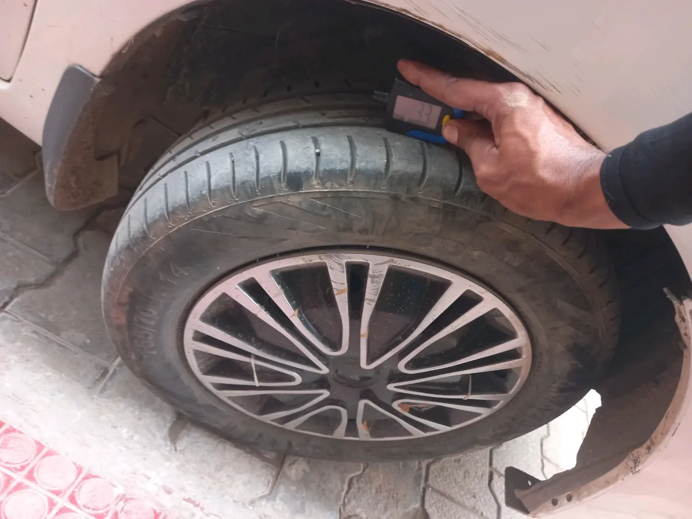 2012 Maruti Wagon R 1.0 LXI CNG, CNG, Manual, 84,219 km, tyre
