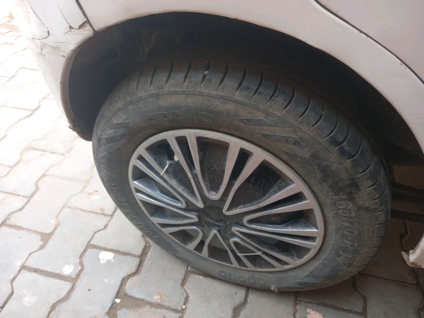 2012 Maruti Wagon R 1.0 LXI CNG, CNG, Manual, 84,219 km, tyre