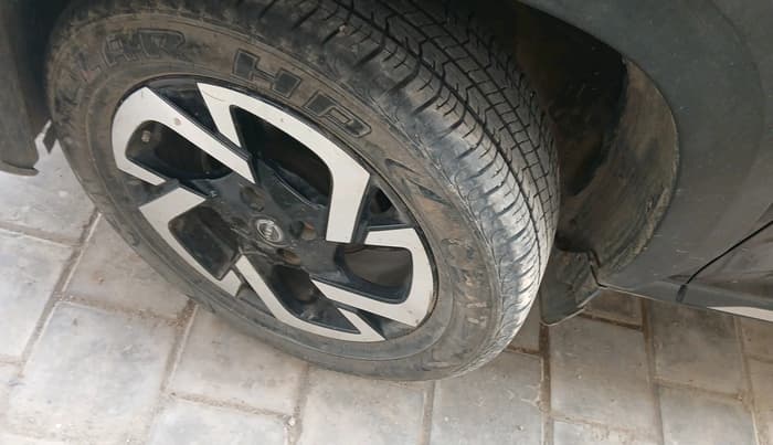 2022 Nissan MAGNITE XV MT, CNG, Manual, 52,724 km, tyre