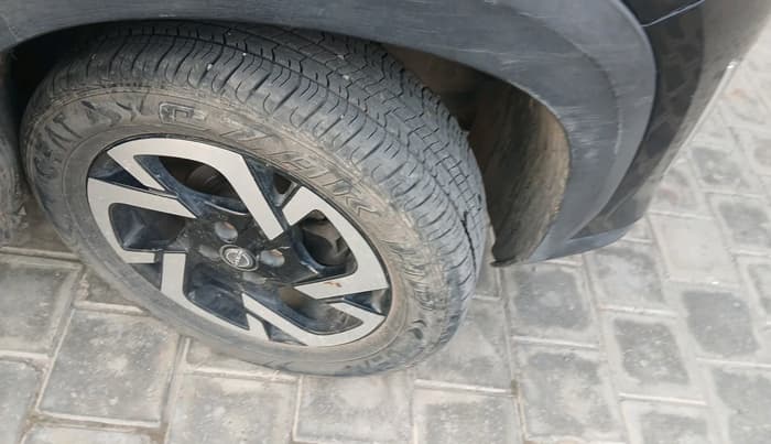 2022 Nissan MAGNITE XV MT, CNG, Manual, 52,724 km, tyre