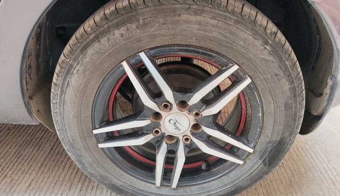 2017 Tata Tiago XZ PETROL, Petrol, Manual, 47,586 km, tyre