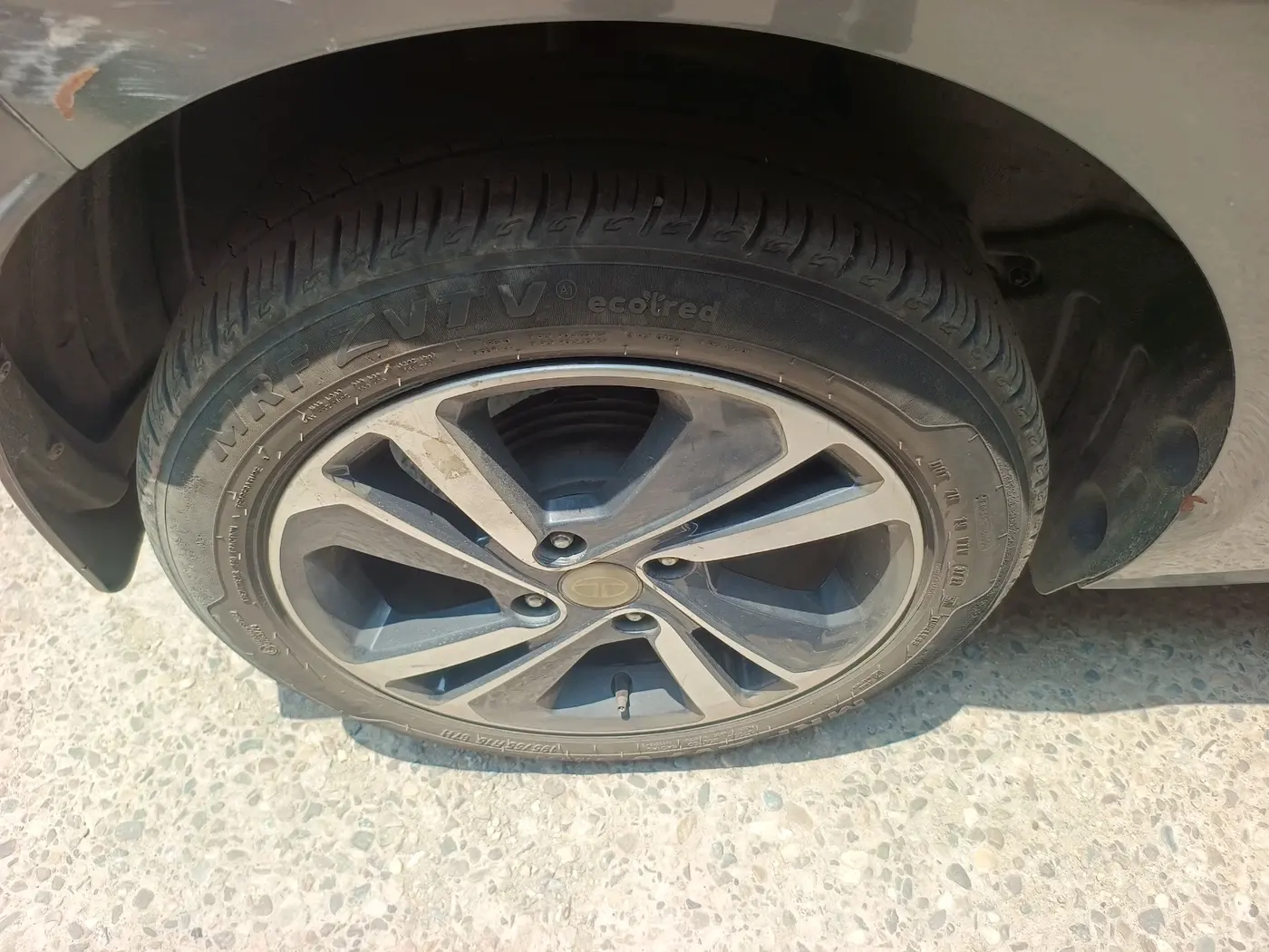 2022 Tata ALTROZ XZ PETROL, Petrol, Manual, 59,996 km, tyre