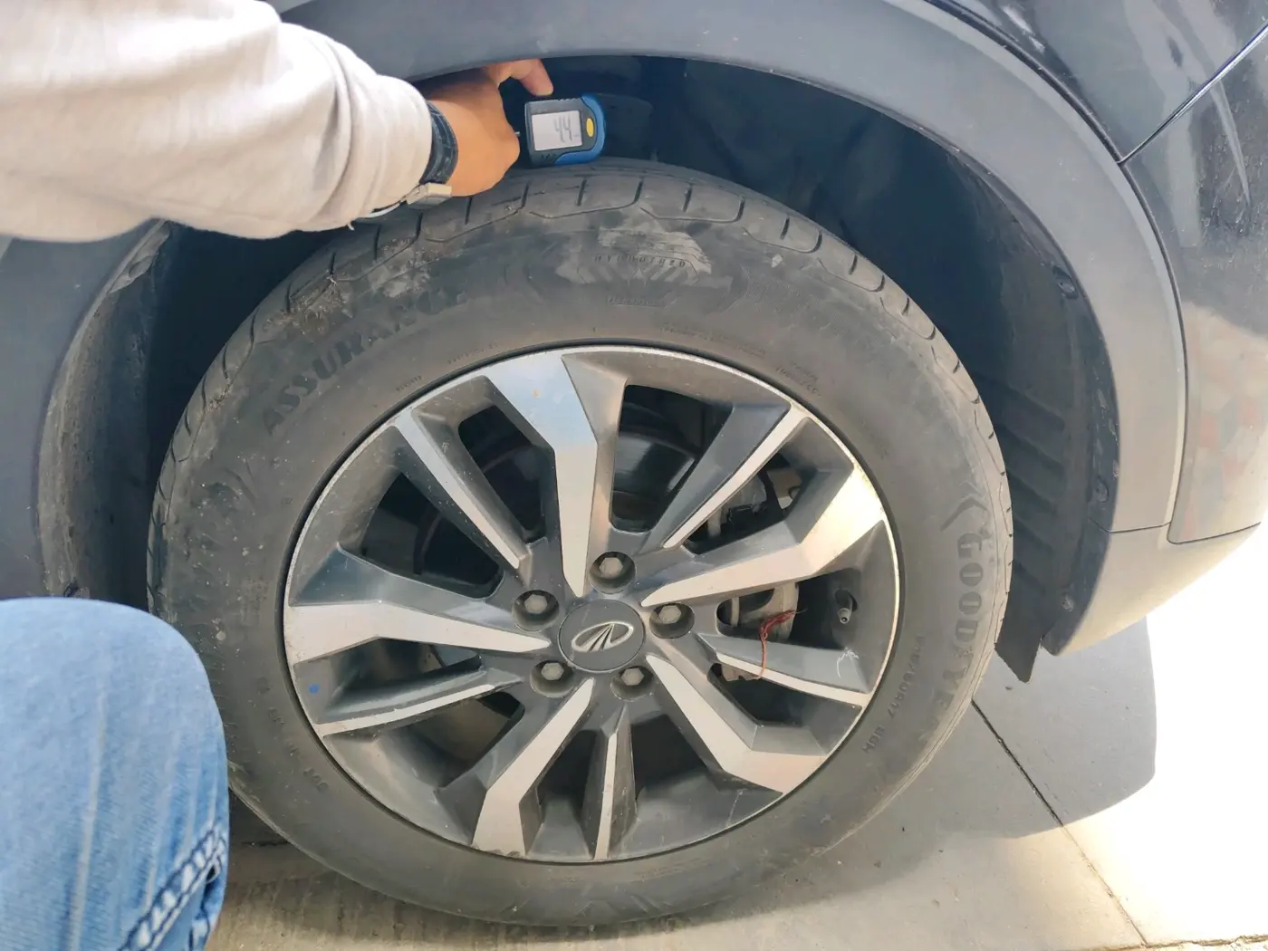 2021 Mahindra XUV300 W8 (O) 1.5 DIESEL, Diesel, Manual, 1,32,167 km, tyre