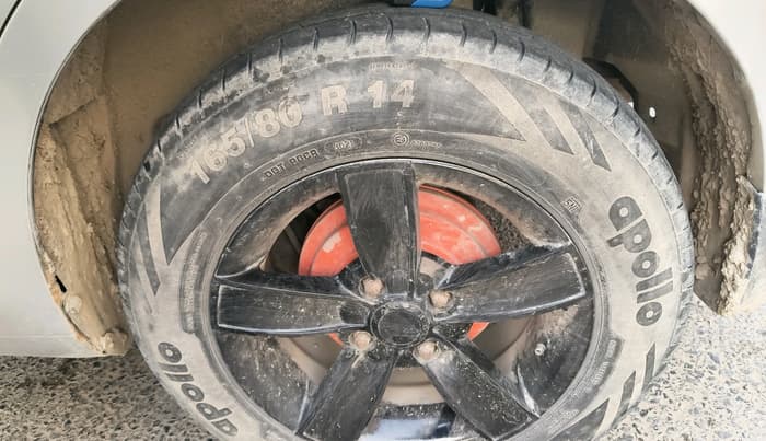 2014 Maruti Swift VXI, CNG, Manual, 1,53,981 km, tyre