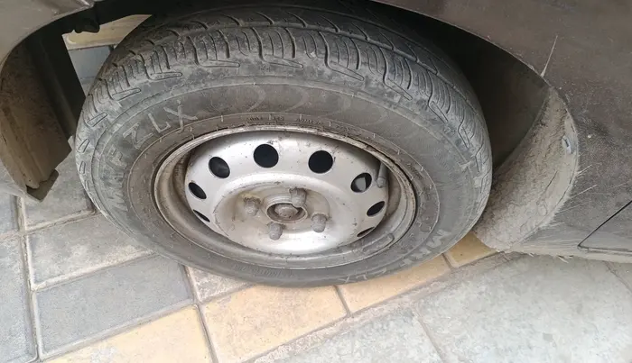 2015 Maruti Wagon R 1.0 LXI, CNG, Manual, 61,434 km, tyre