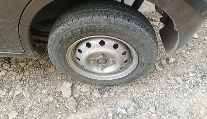 2015 Maruti Wagon R 1.0 LXI, CNG, Manual, 61,434 km, tyre