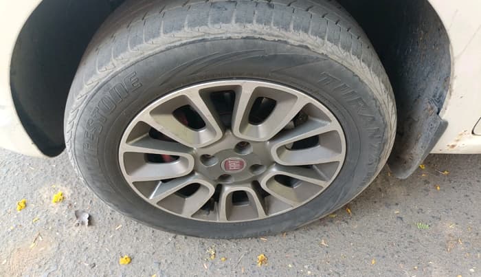2015 Fiat Punto EVO ACTIVE 1.3 MULTIJET, Diesel, Manual, 1,44,128 km, tyre