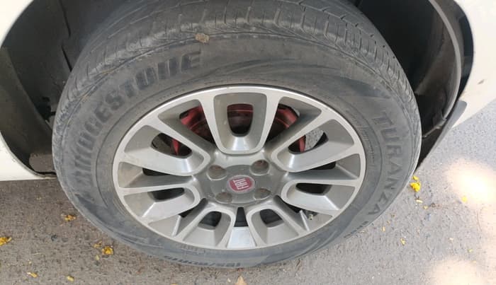 2015 Fiat Punto EVO ACTIVE 1.3 MULTIJET, Diesel, Manual, 1,44,128 km, tyre