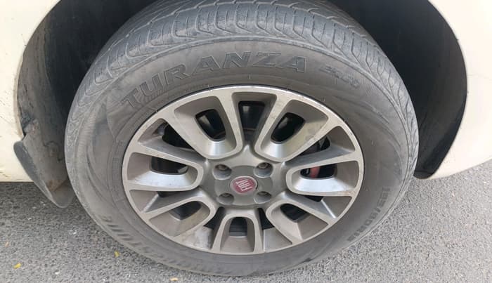 2015 Fiat Punto EVO ACTIVE 1.3 MULTIJET, Diesel, Manual, 1,44,128 km, tyre