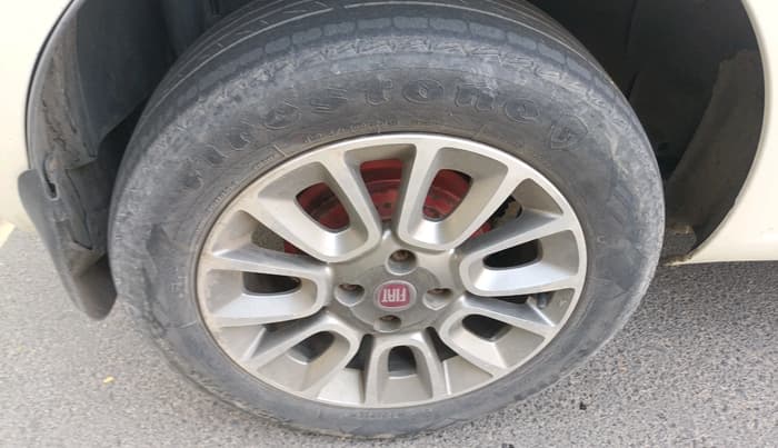 2015 Fiat Punto EVO ACTIVE 1.3 MULTIJET, Diesel, Manual, 1,44,128 km, tyre