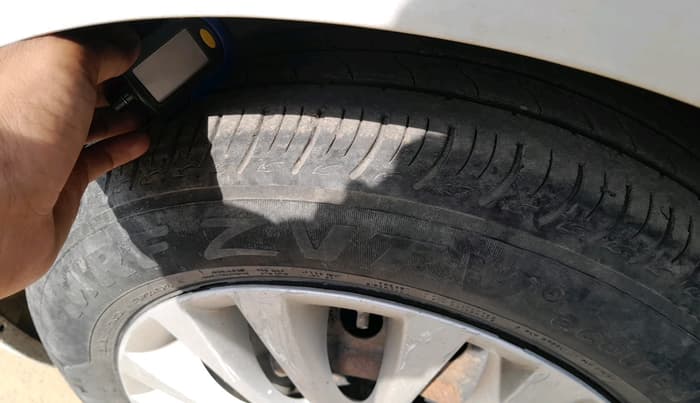 2015 Maruti Ciaz VXI, Petrol, Manual, 1,69,491 km, tyre
