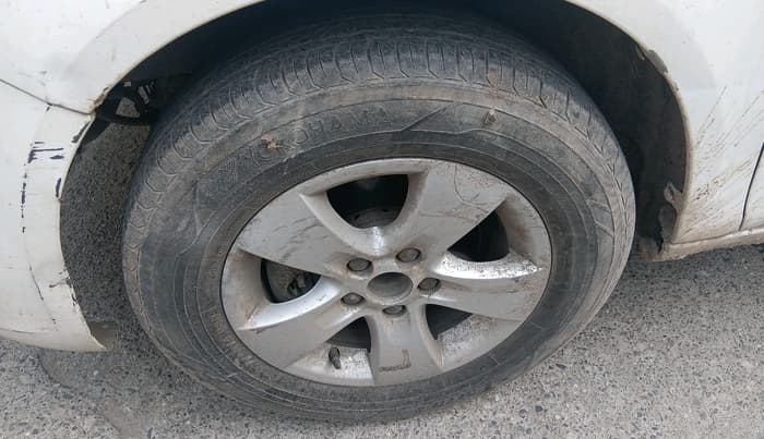 2011 Skoda Fabia ACTIVE 1.2 MPI, Petrol, Manual, 1,00,395 km, tyre